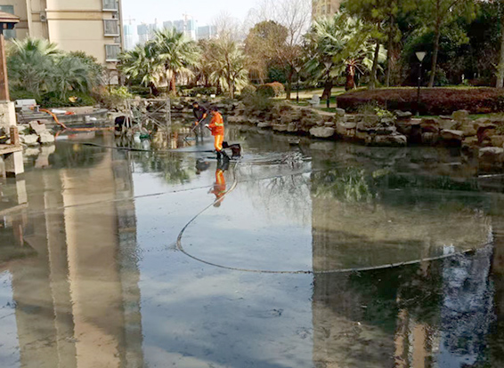 让胡路景观池淤泥清理